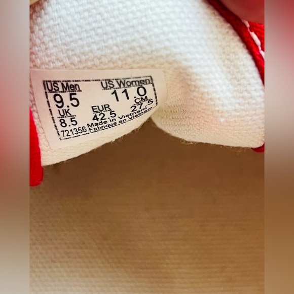 Vans Authentic unisex red like new Vans shoes size 9.5 men’s or women’s size 11 - Picture 11 of 12